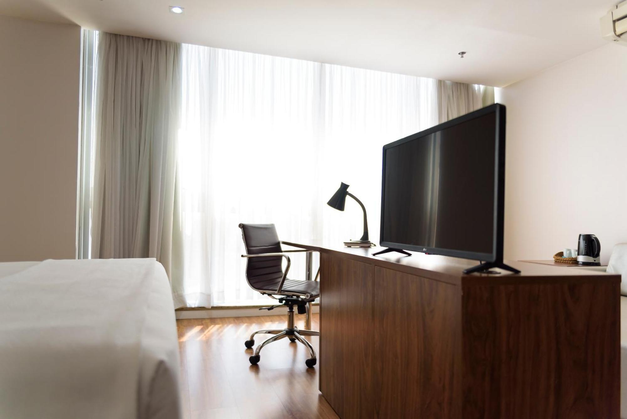 Deluxe Queen Room
