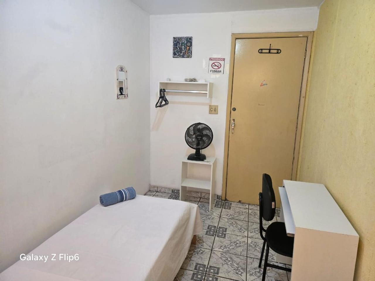 Quarto Individual com Lavabo Compartilhado