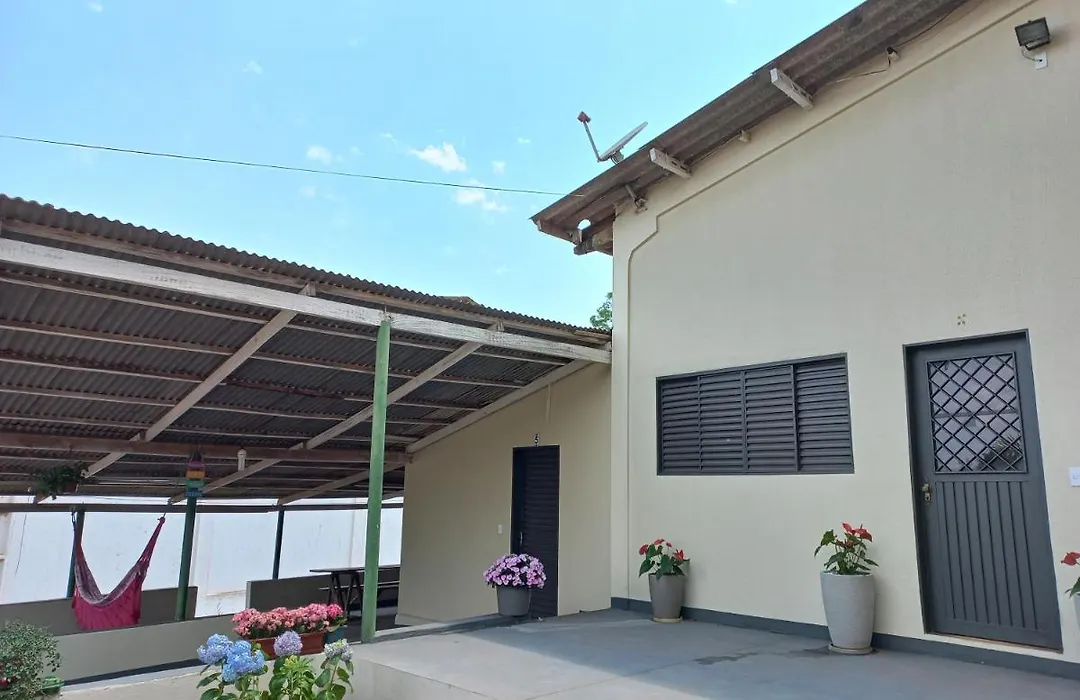 Casa Das Flores Colorado - Aluguel De Quartos Com Camas De Casal - Banheiros Compartilhados-1
