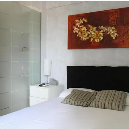 Flat Ed. Biarritz Setor Hoteleiro Norte Quarto 615-3