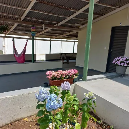 Casa Das Flores Colorado - Aluguel De Quartos Com Camas De Casal - Banheiros Compartilhados-2